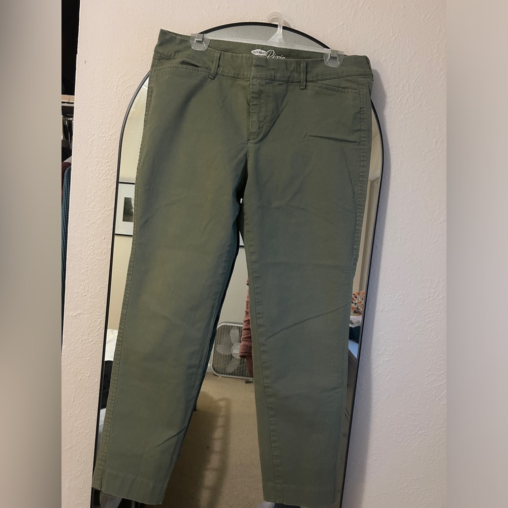 Olive green pixie business pant. Size 10, old navy
